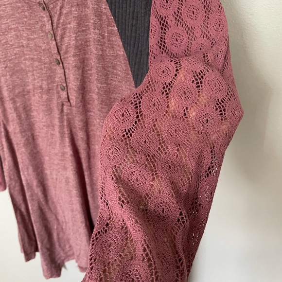 3/$25! Umgee Lace Sleeve Mauve Top - Picture 3 of 7